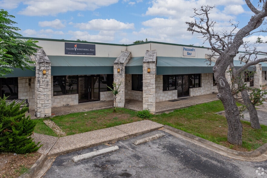 More Photos Of 1400-1460 Sidney Baker St, Kerrville Office For Lease
