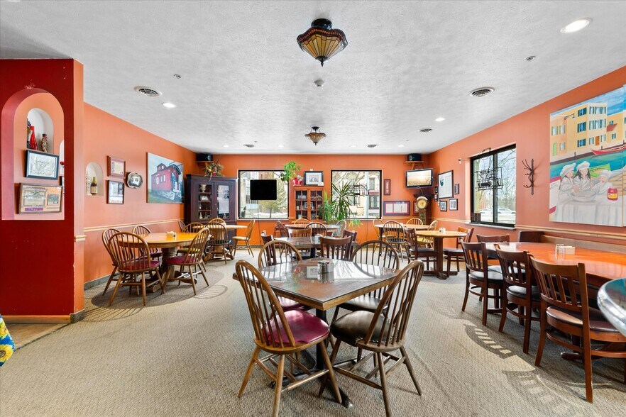 More Photos Of 212 Main St, Oneida General Retail For Sale