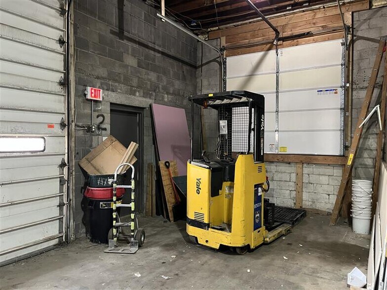 More Photos Of 1623-1635 Chicago Dr SW, Grand Rapids Freestanding For Sale