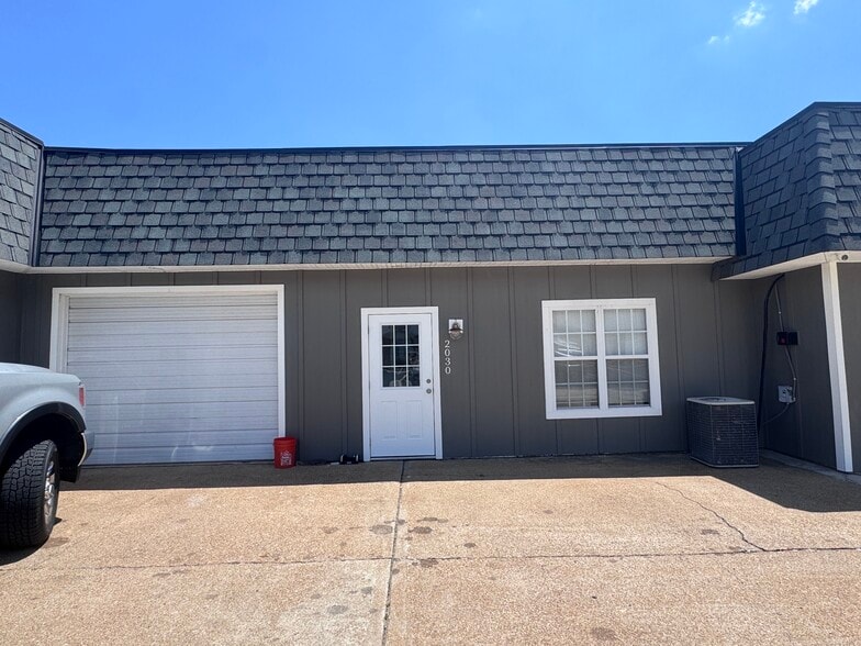 Primary Photo Of 4011 W Outer Rd, Arnold Light Manufacturing For Lease