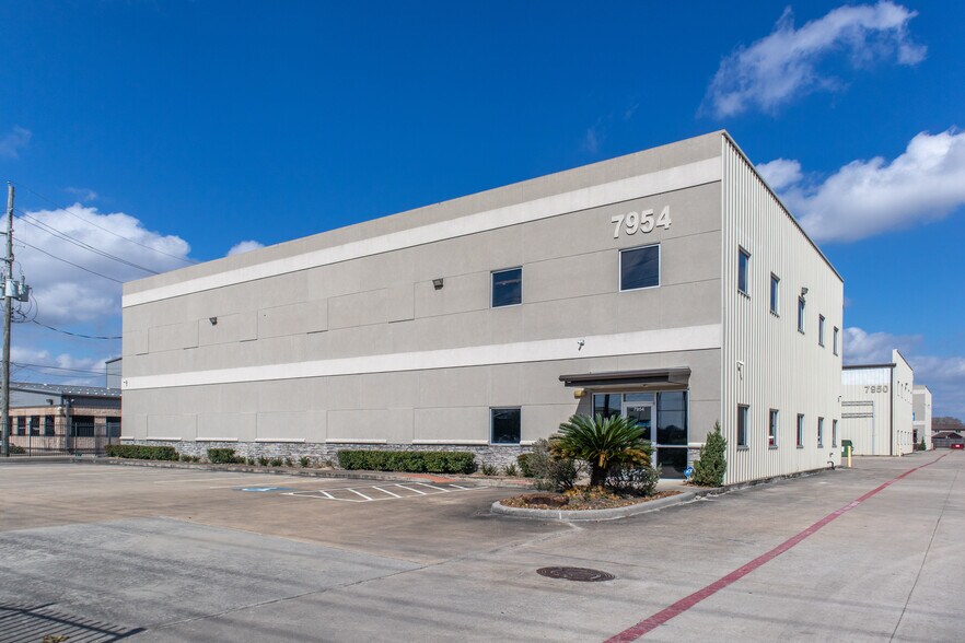 Primary Photo Of 7954 Breen Rd, Houston Manufacturing For Sale