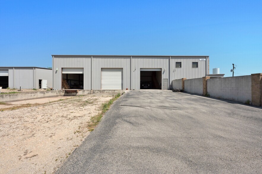 More Photos Of 165 Tecon Cv, Buda Warehouse For Lease