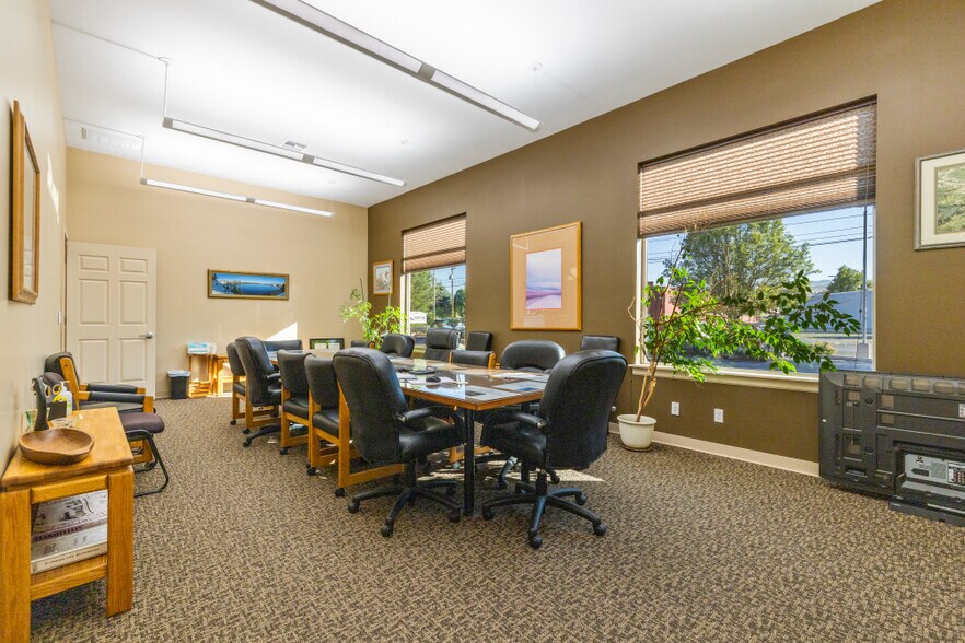 More Photos Of 422 S 5th St, Klamath Falls Office For Sale