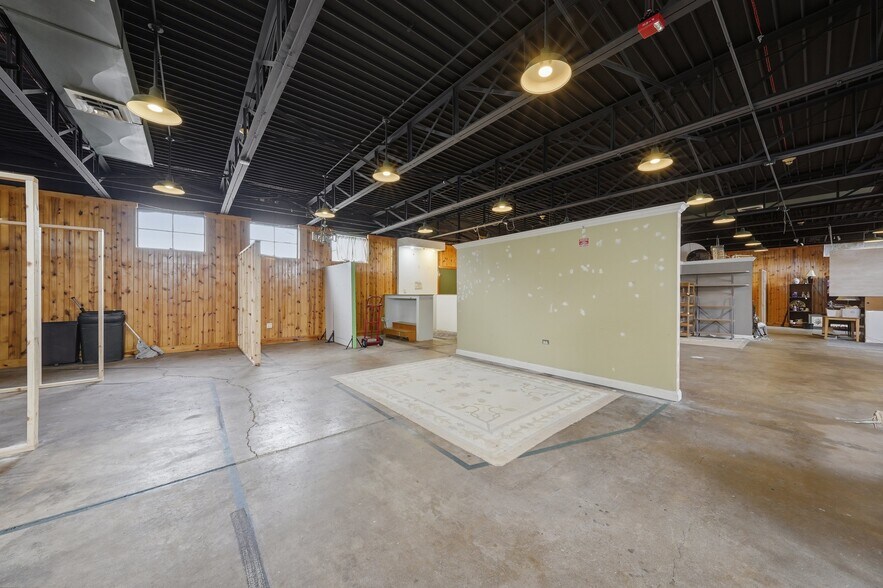 More Photos Of 800 E 31st St, La Grange Park General Retail For Sale