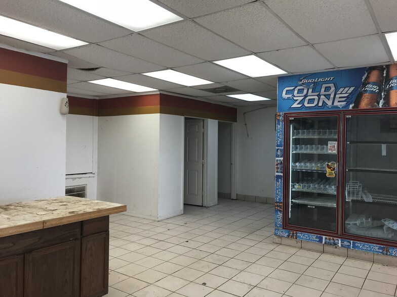 More Photos Of 1100 Main St, East Bernard Storefront For Lease