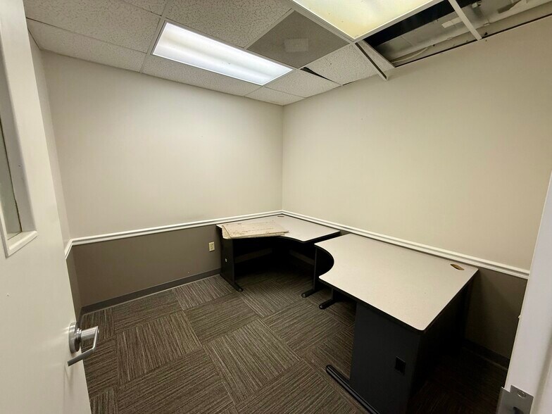 More Photos Of 326 E High St, Potosi Office For Sale