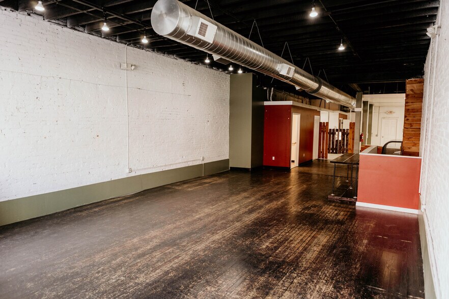 More Photos Of 1529 Grand Blvd, Kansas City Storefront Retail Office For Lease
