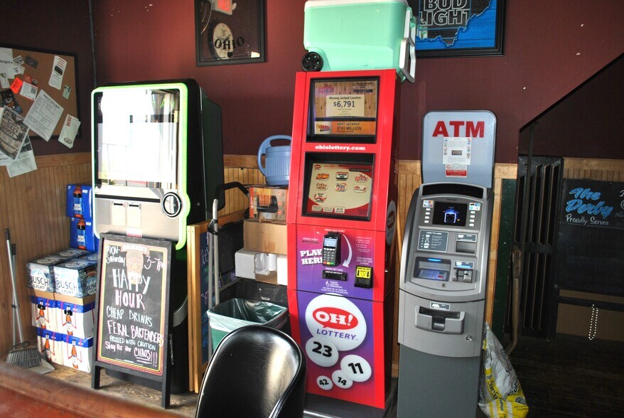 More Photos Of 209 W Main St, Circleville Storefront For Sale