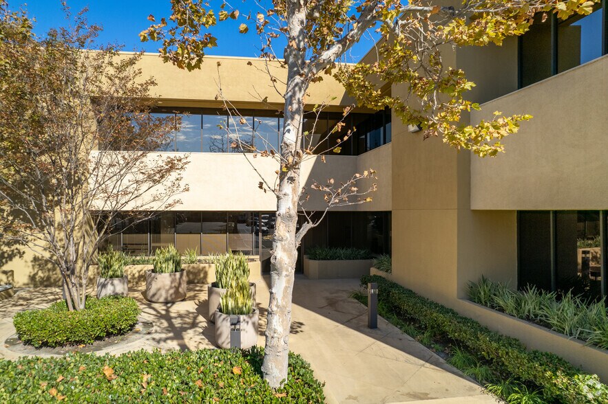 More Photos Of 25231 Paseo de Alicia, Laguna Hills Office For Lease
