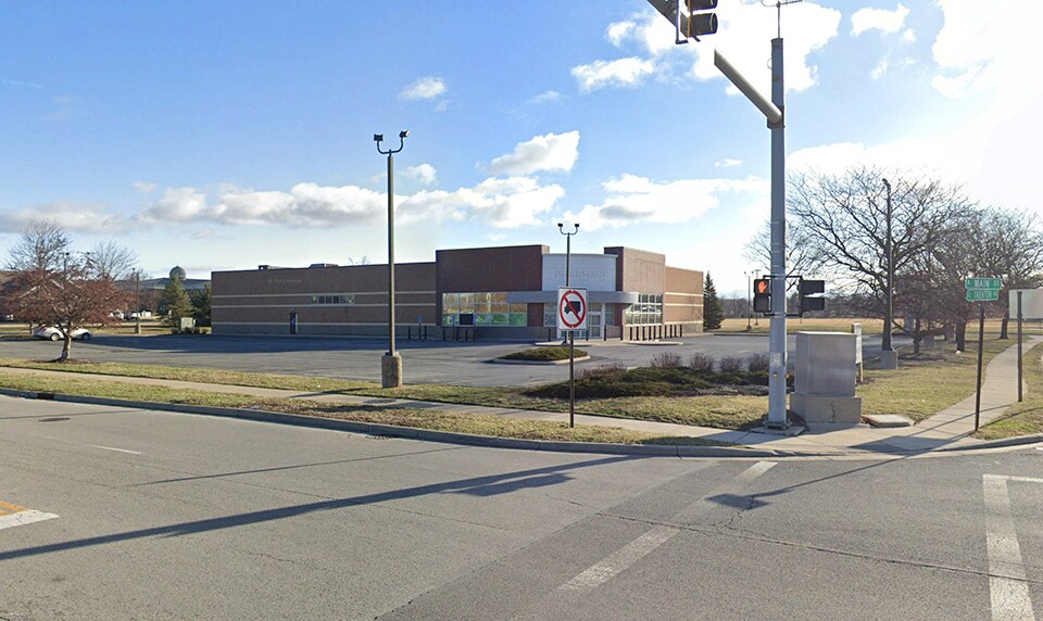 Primary Photo Of 1501 N Main St, Findlay Drugstore For Lease