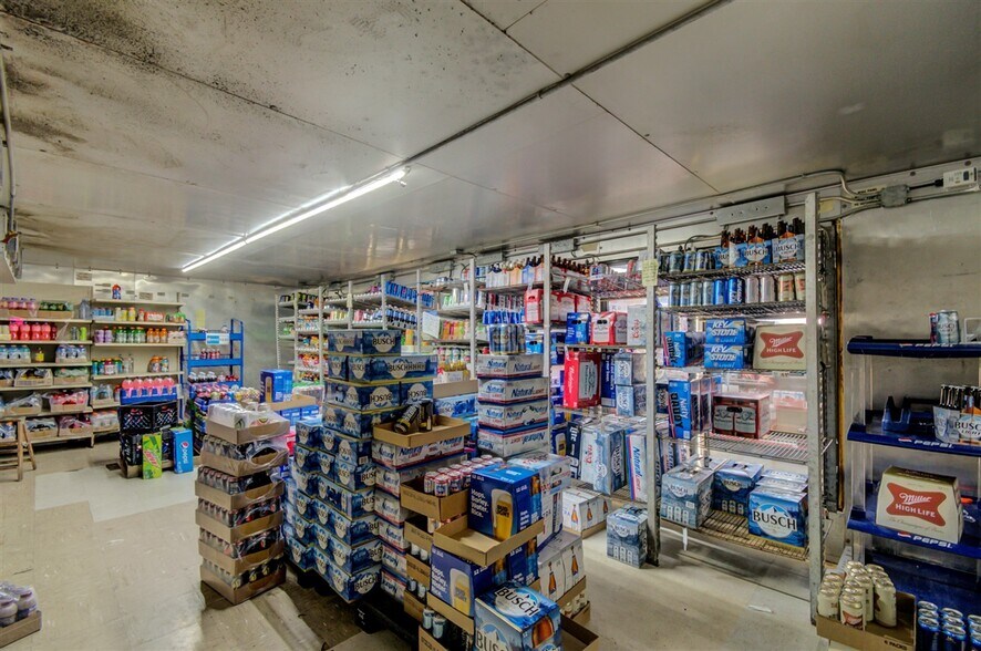 More Photos Of 1705 SW Frank Phillips Blvd, Bartlesville Service Station For Sale