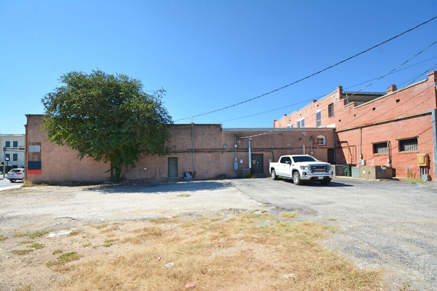 More Photos Of 200 E Court St, Seguin General Retail For Sale