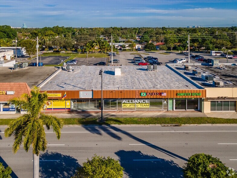 More Photos Of 4441-4449 Hollywood Blvd, Hollywood Storefront For Sale