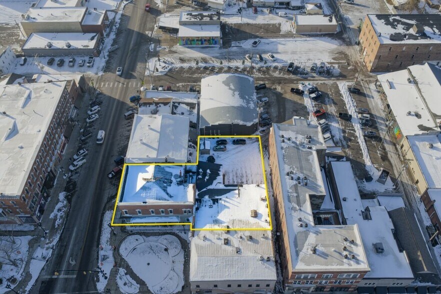 More Photos Of 110 S Broadway St, New Philadelphia Storefront Retail Office For Sale