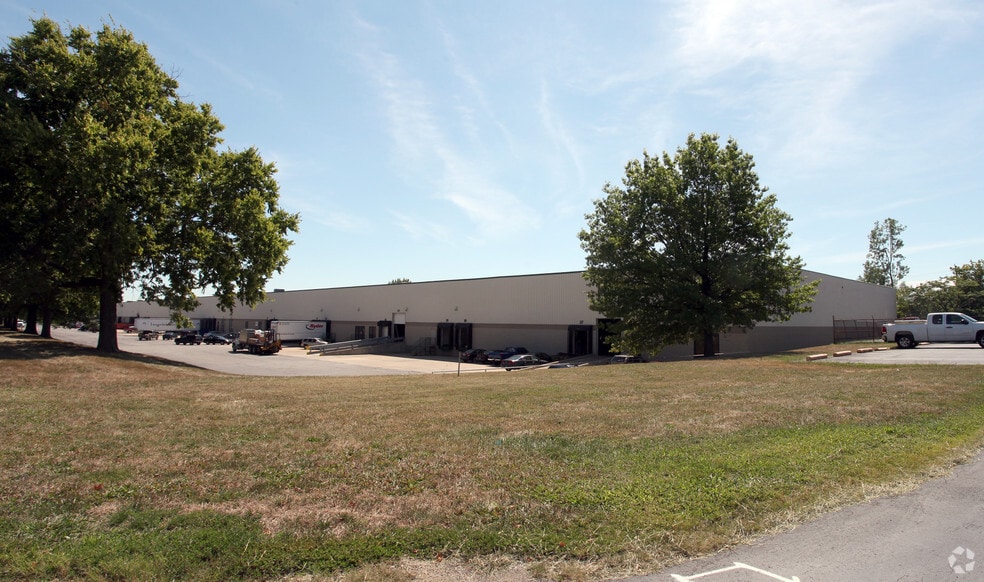 More Photos Of 5501-5525 W Minnesota St, Indianapolis Manufacturing For Lease