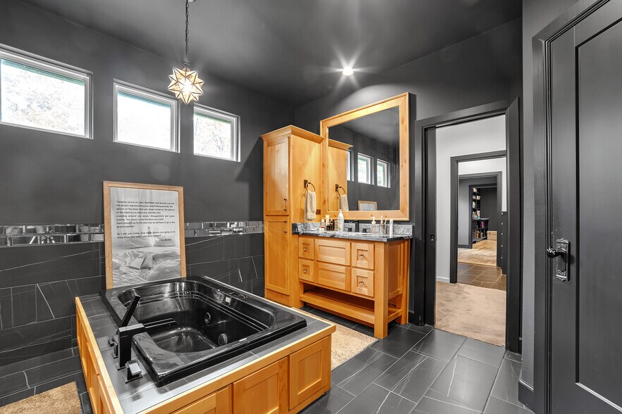 More Photos Of 446724 E 390 Rd, Langley Hotel For Sale