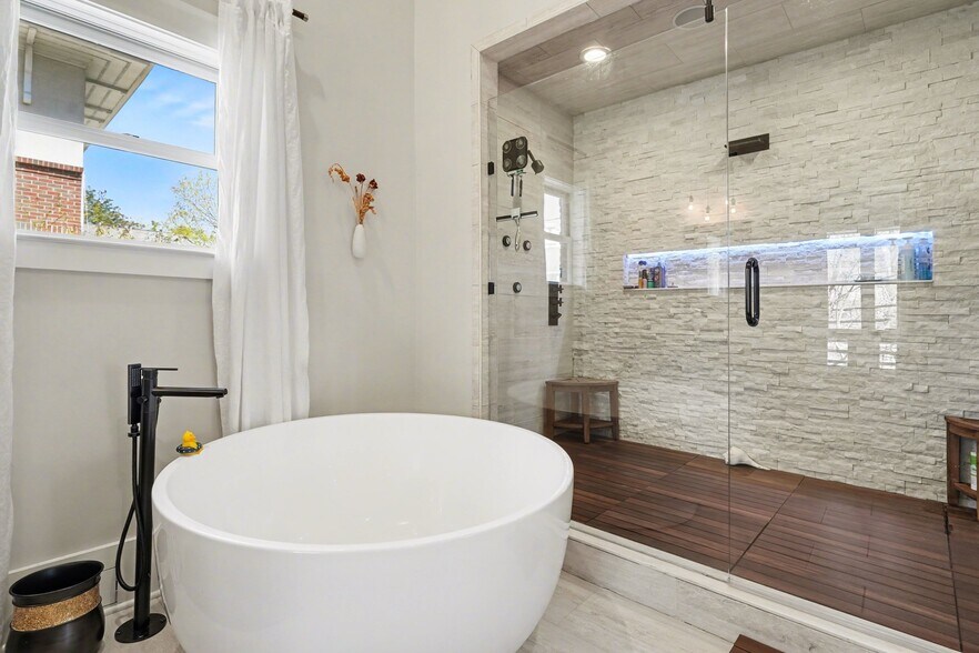 More Photos Of 117 E Maple St, Decatur Loft Creative Space For Sale
