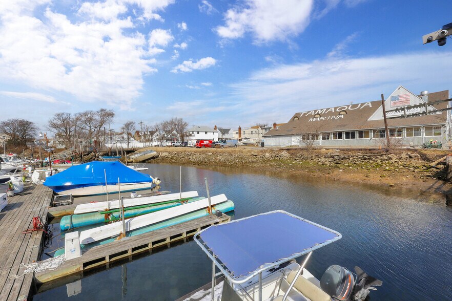 More Photos Of 82-84 Ebony Ct, Brooklyn Marina For Sale