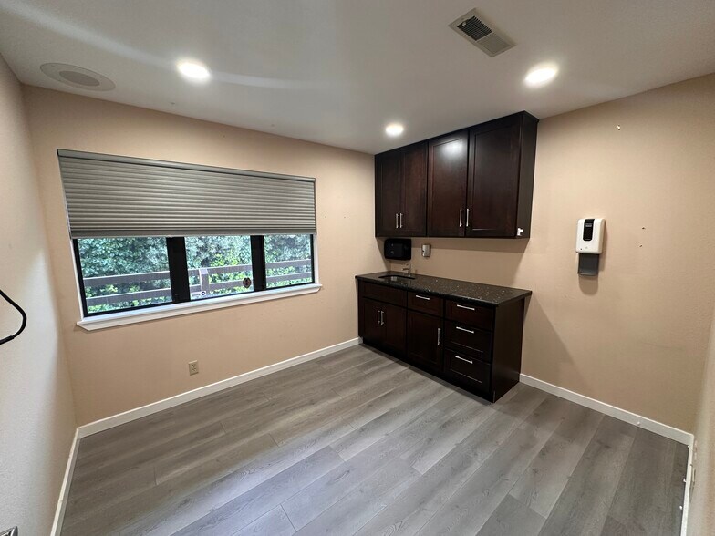 More Photos Of 910 Major Sherman Ln, Monterey Medical For Lease