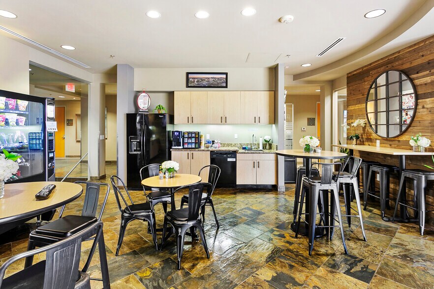 More Photos Of 9375 E Shea Blvd, Scottsdale Coworking Space