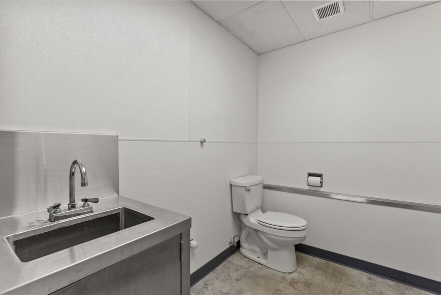 More Photos Of 3315 N Tschirley Rd, Spokane Valley Flex For Sale