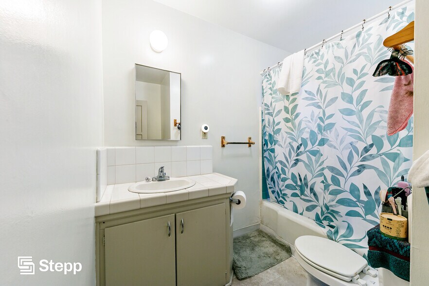 More Photos Of 2409 Cedar Ave, Long Beach Apartments For Sale