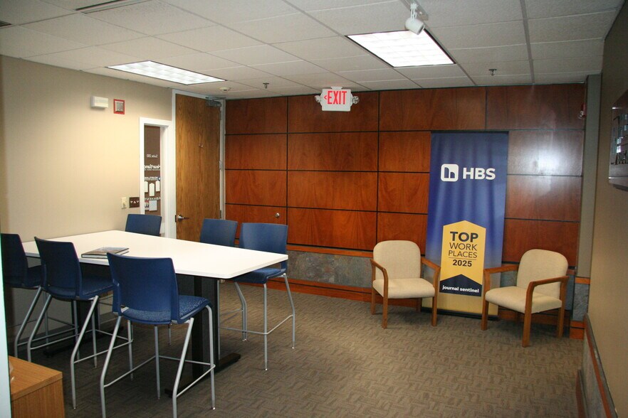More Photos Of N28W23050 Roundy Dr, Pewaukee Office For Sale