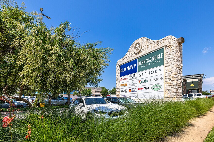 More Photos Of 5000 S Hulen St, Fort Worth Unknown For Lease