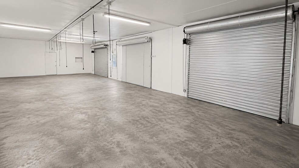 More Photos Of 10155 New Kings Rd, Jacksonville Warehouse For Lease