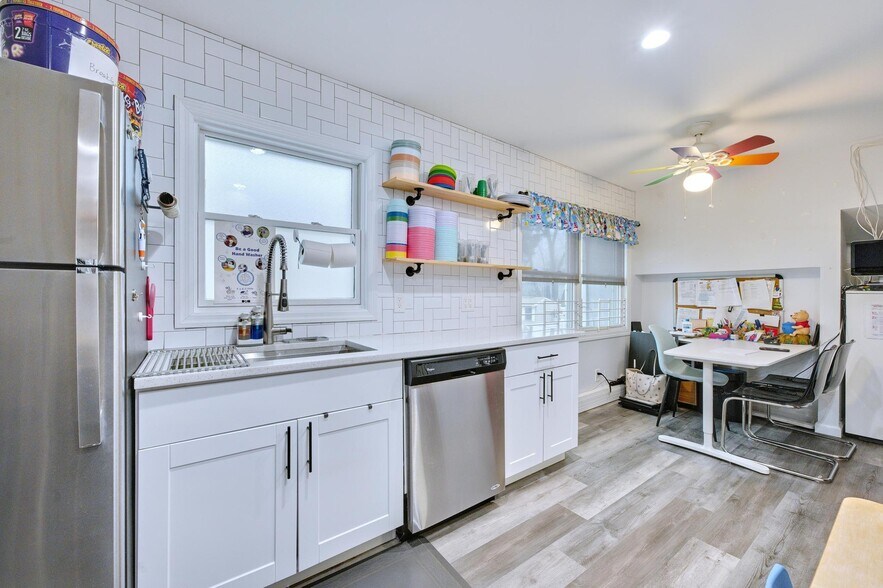 More Photos Of 55 Wyona Ave, Staten Island General Retail For Sale