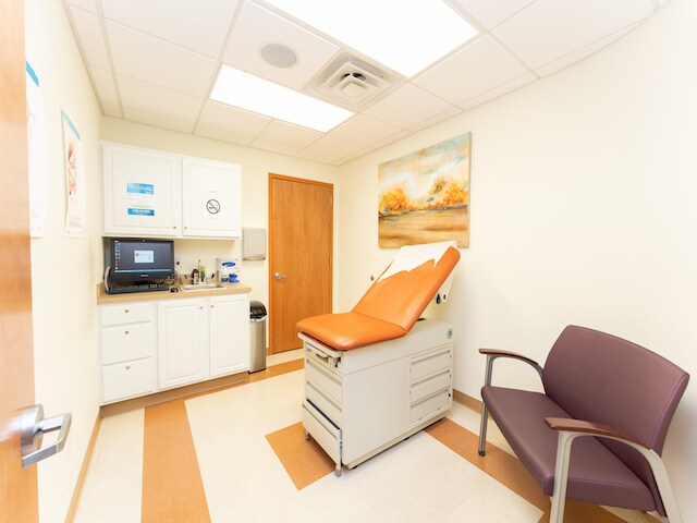 More Photos Of 1051-1103 W Sherman Ave, Vineland Medical For Lease