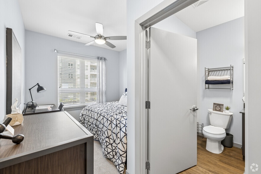 More Photos Of 919 E Genesee St, Syracuse Apartments For Lease