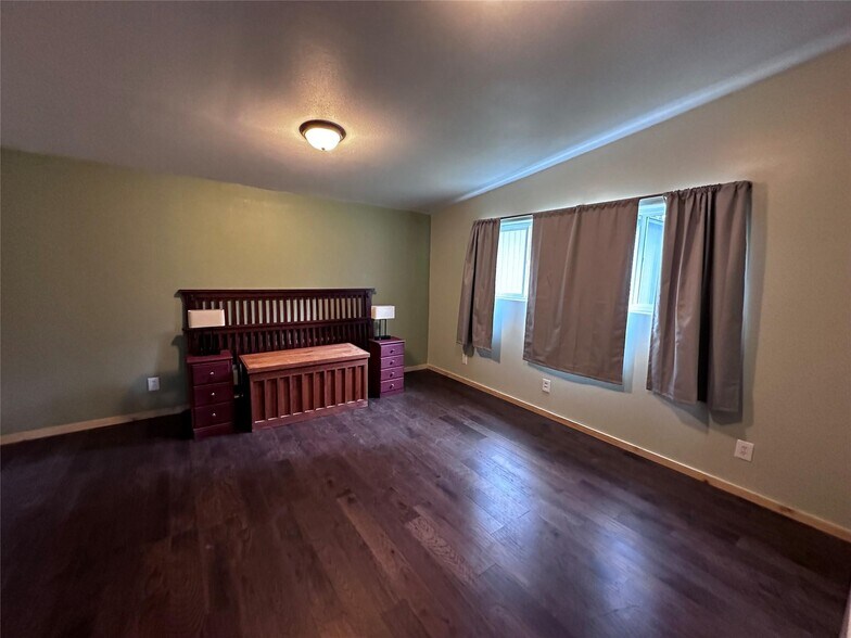 More Photos Of 220 Main St, Lincoln Restaurant For Sale