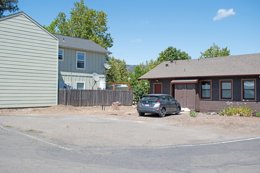 More Photos Of 119 S Cloverdale Blvd, Cloverdale General Retail For Sale