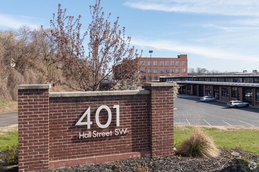 More Photos Of 401 Hall St SW, Grand Rapids Office For Sale
