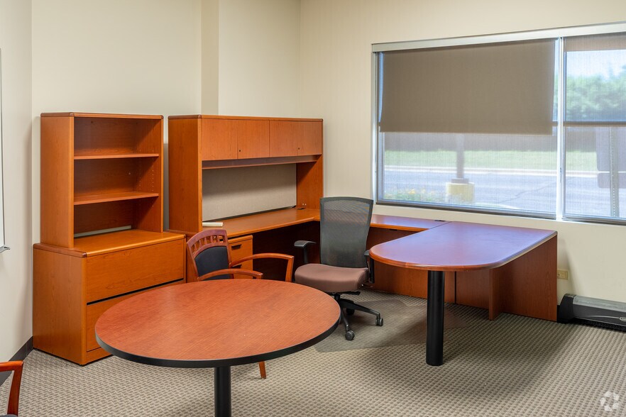 More Photos Of 135-195 E Elk Trl, Carol Stream Distribution For Lease