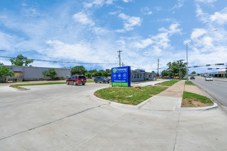 More Photos Of 1400-1402 S Texas Ave, Bryan General Retail For Sale