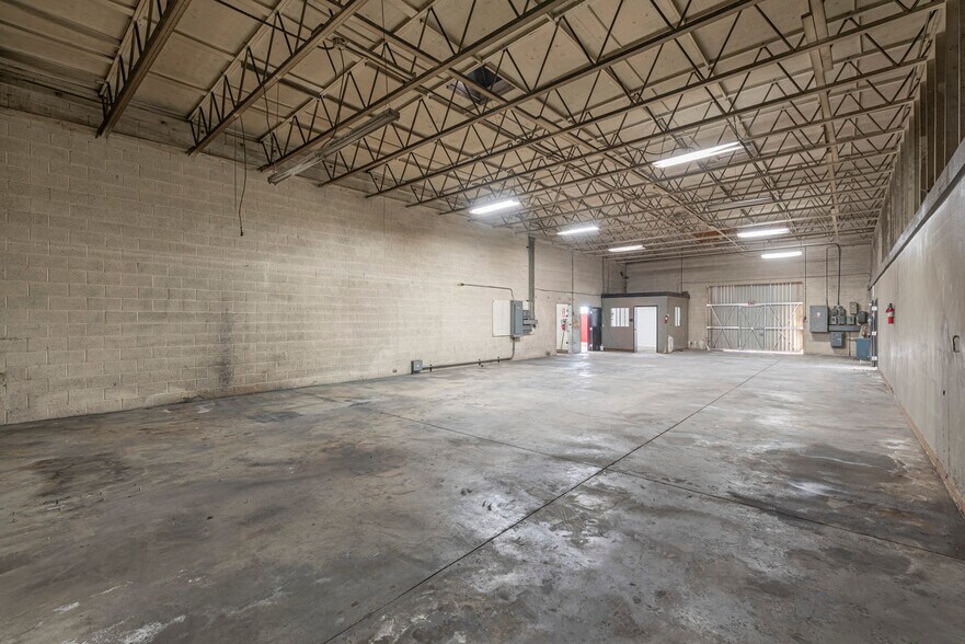 More Photos Of 1003 E G St, Wilmington Warehouse For Lease