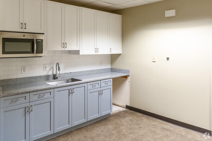 More Photos Of 1520 E Franklin St, Chapel Hill Medical For Sale