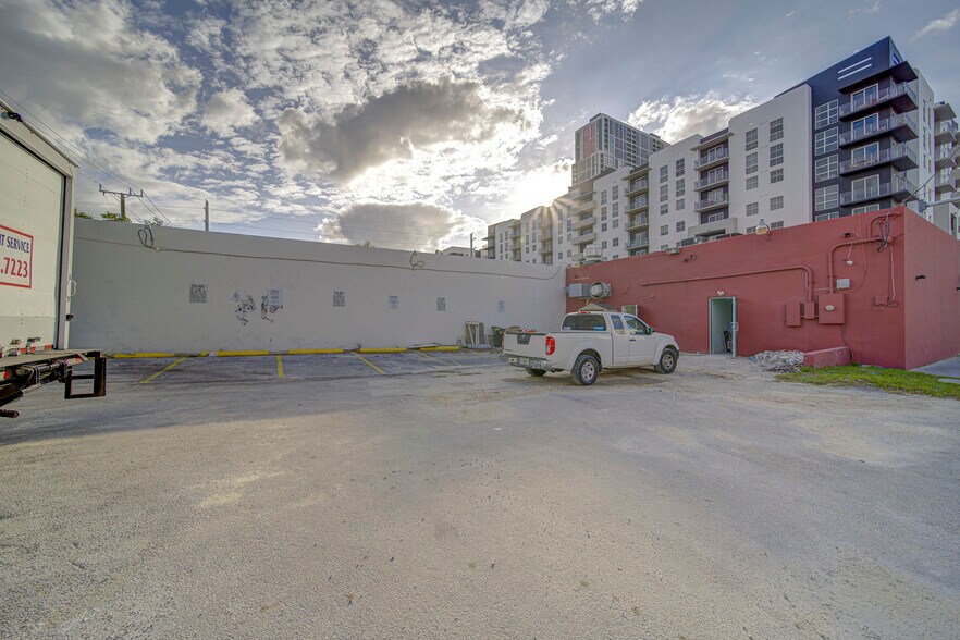 More Photos Of 3791 Bird Rd, Miami Restaurant For Lease