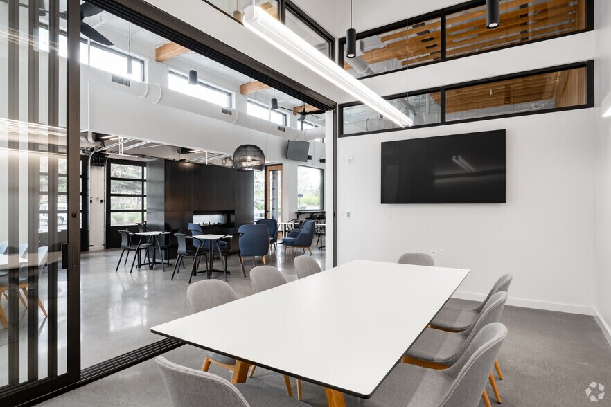 More Photos Of 3933 Lake Washington Blvd NE, Kirkland Office For Lease