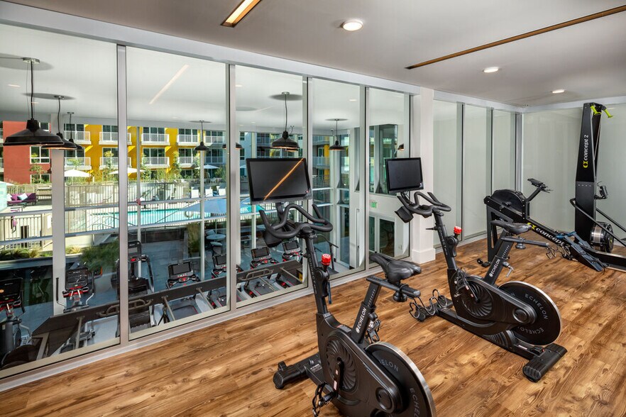 More Photos Of 750 S Oxford Ave, Los Angeles Apartments For Lease