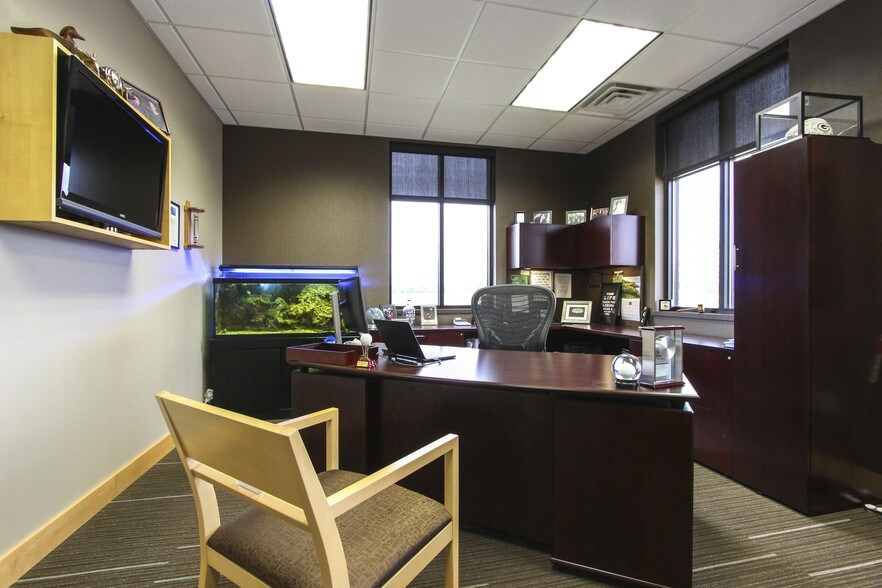 More Photos Of 3015 Greyhound Dr, Waterloo Medical For Lease