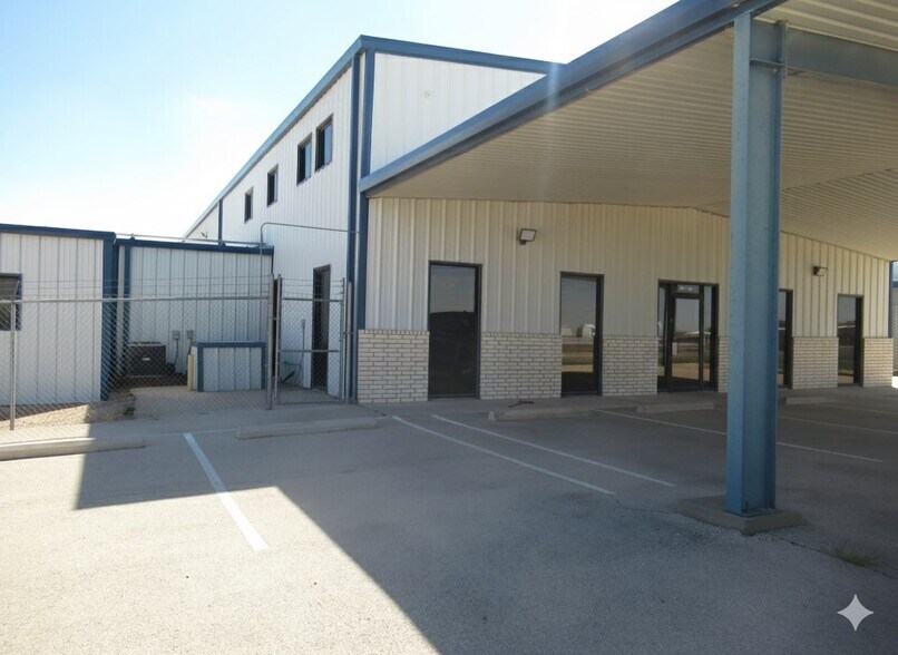 More Photos Of 9105 W Interstate 20, Midland Warehouse For Lease