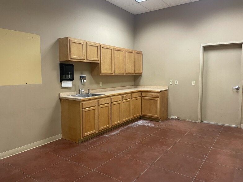 More Photos Of 6805 20th Ave S, Centerville Manufacturing For Lease