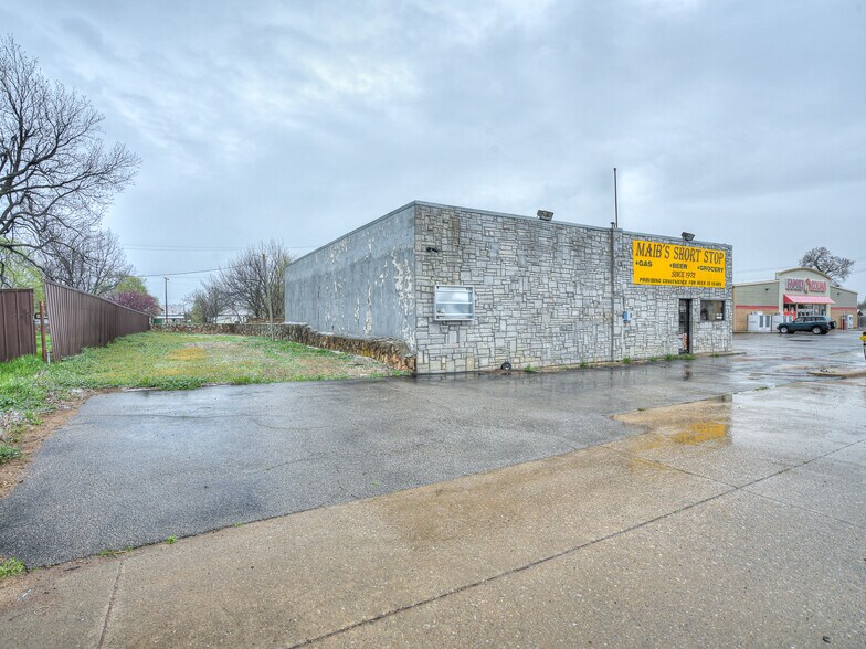 More Photos Of 200 N Broadway Ave, Geary Convenience Store For Sale