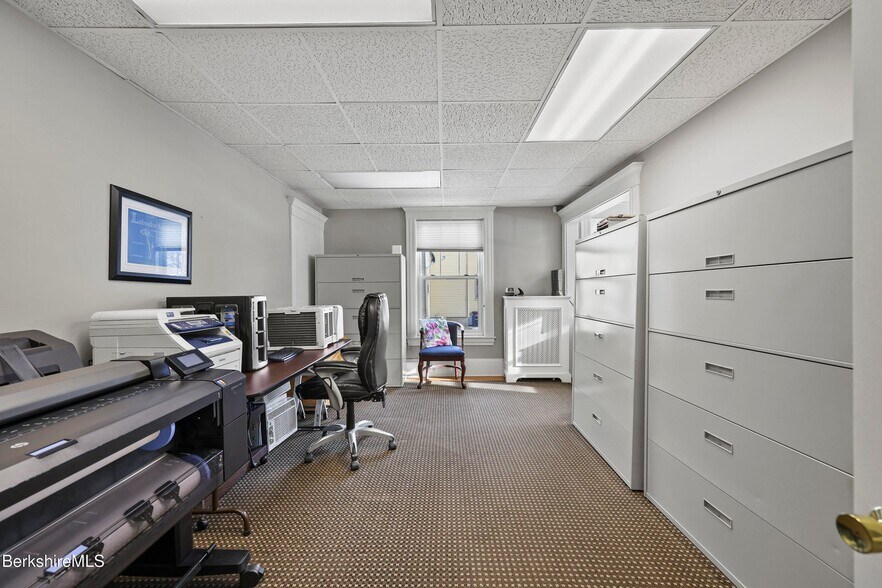 More Photos Of 92 Elm St, Pittsfield Office For Sale