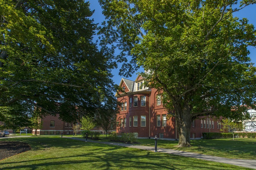 More Photos Of 28 Chestnut St, Foxborough Apartments For Sale