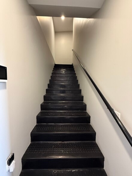 More Photos Of 586 Pleasant St, Watertown Flex For Sale