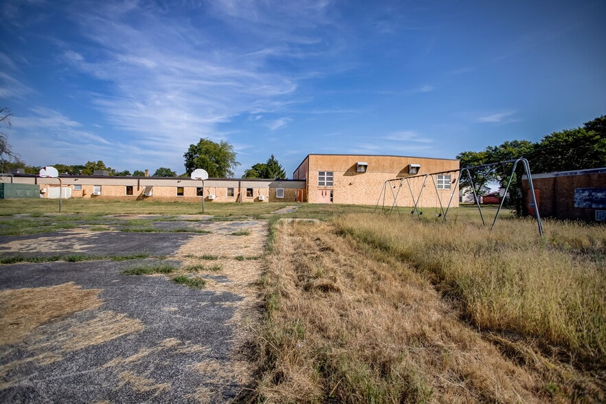 More Photos Of 1901 Mascoutah Ave, Belleville Schools For Sale